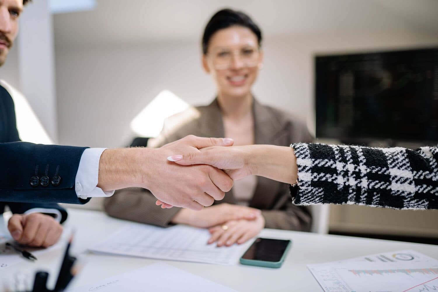 Reunión de trabajo entre una empresa y su consultor ISO